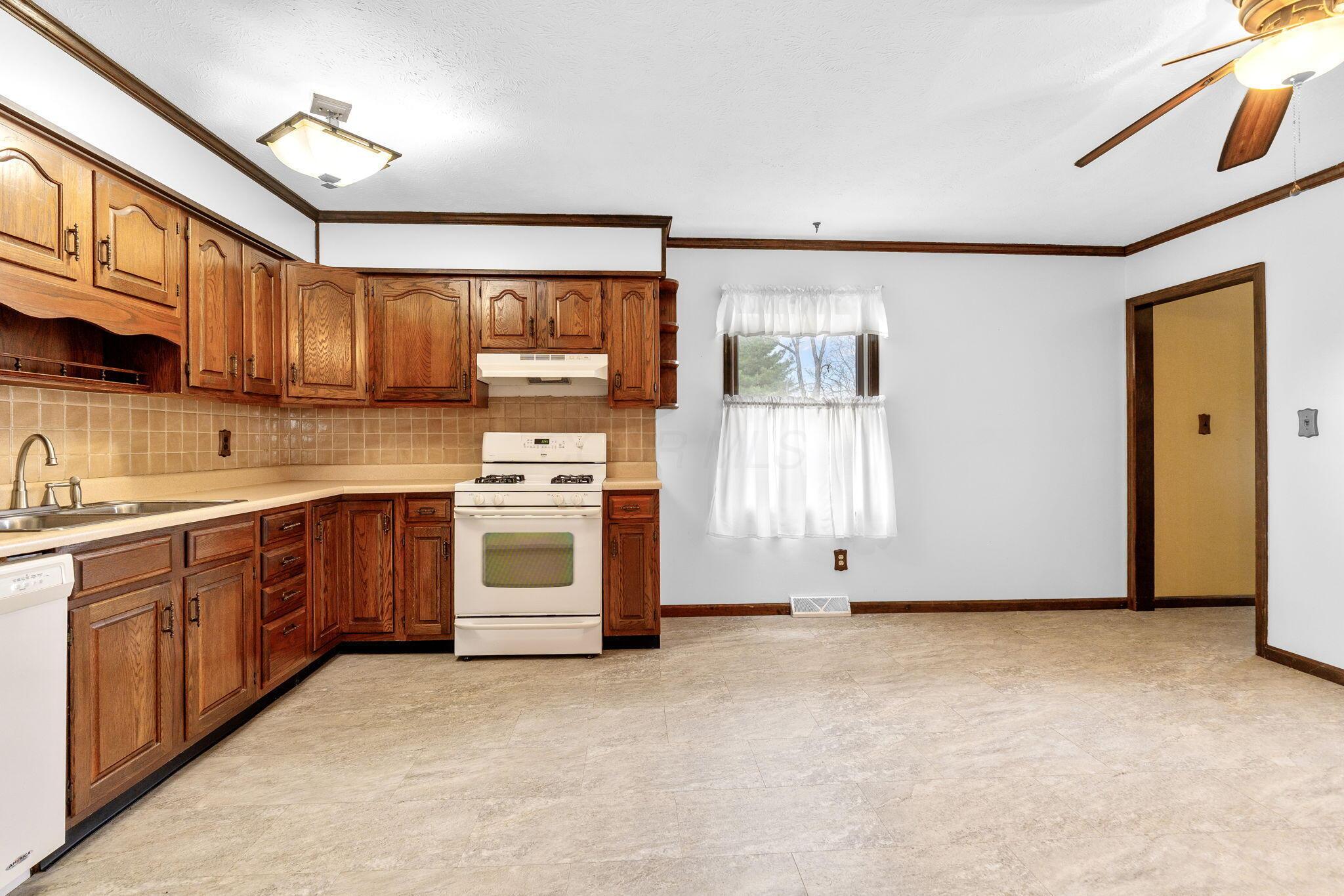 17541 Ringgold Northern Road Circleville, OH 43113 - Photo 8 of 58 17541 Ringgold Northern Rd (Interior)-5