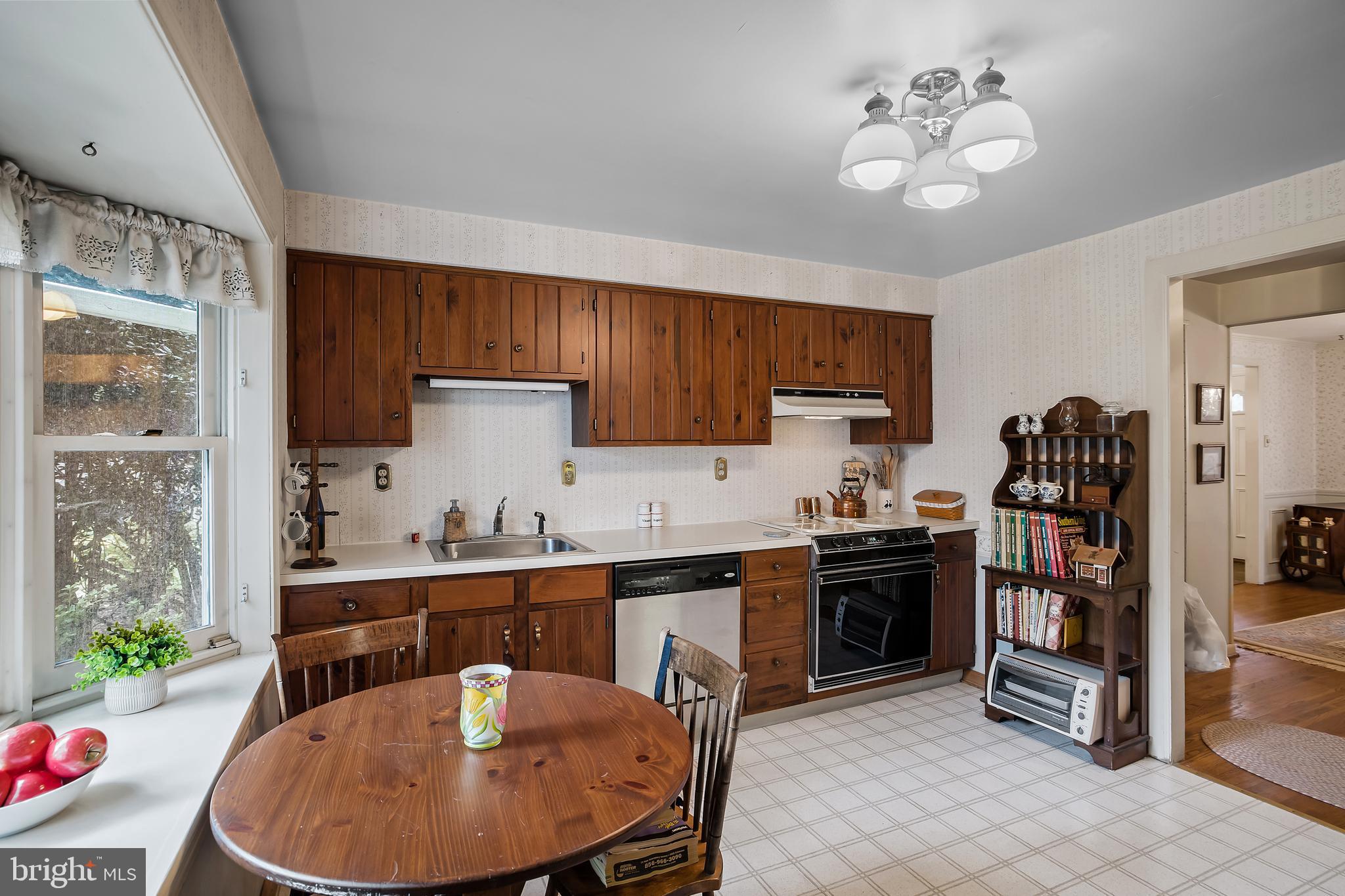 332 Wayland Road Cherry Hill, NJ 08034 - Photo 13 of 35