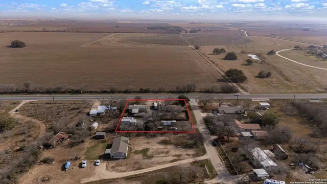 $450,000 | 505 Highway 173, Hondo, TX 78861