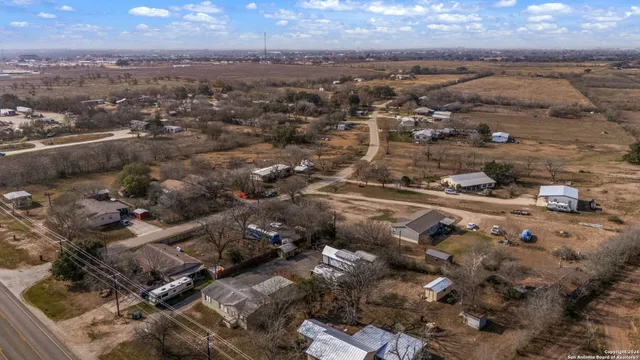 $450,000 | 505 Highway 173, Hondo, TX 78861
