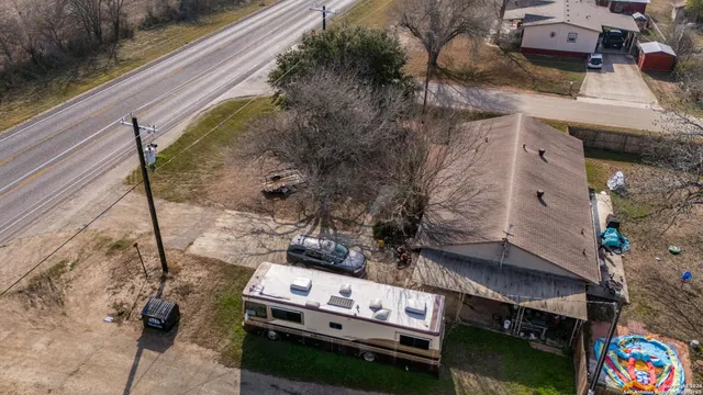$450,000 | 505 Highway 173, Hondo, TX 78861