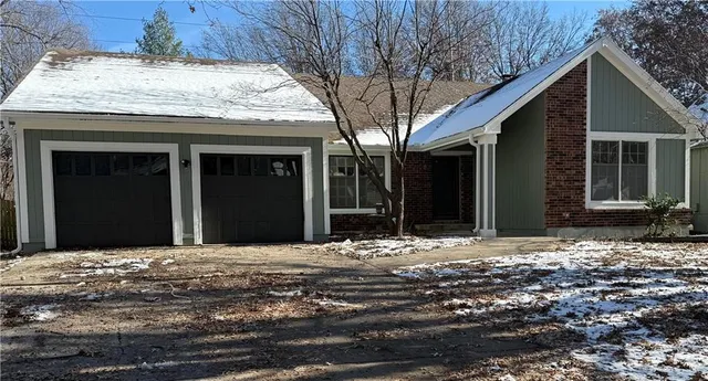 $350,000 | 707 Southwest Savannah Drive, Lee's Summit, MO 64081