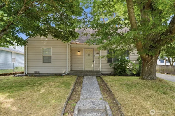 $2,950 | 11426 Crestwood Drive South, Seattle, WA 98178