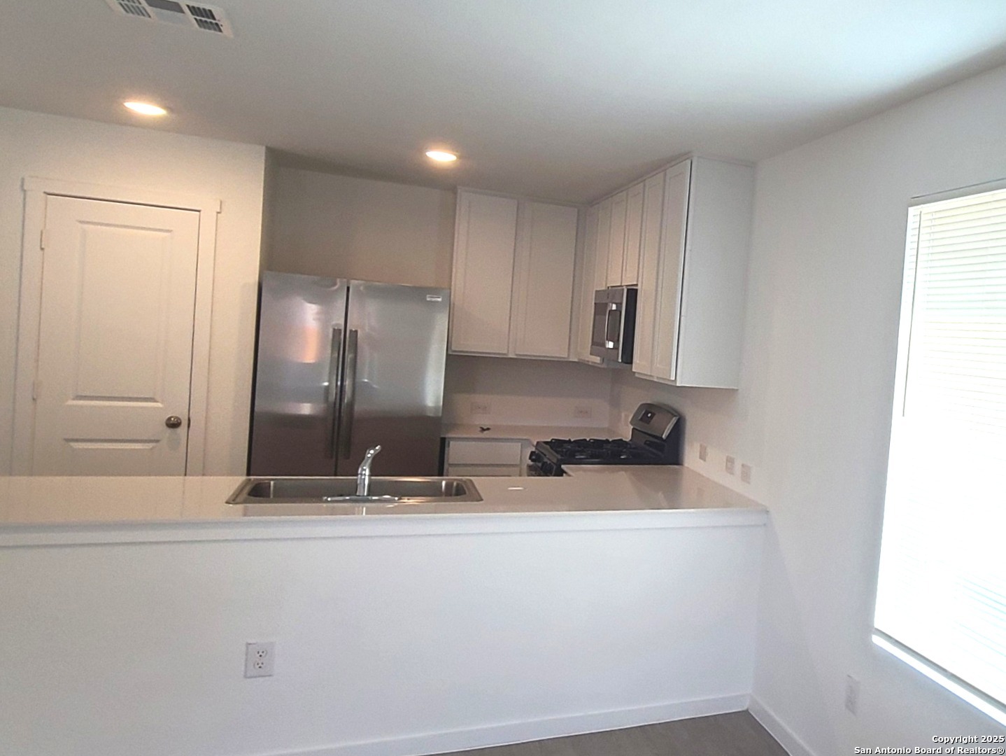 4965 Daisy Blossom Converse, TX 78109 - Photo 6 of 23 a bathroom with a sink and a mirror