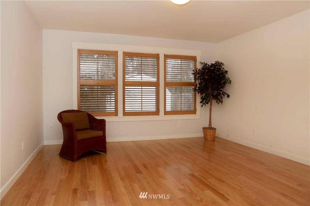 1813 Watkins Road Freeland, WA 98249 - Photo 11 of 29 a living room with furniture and a large window