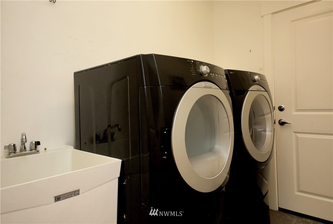 1813 Watkins Road Freeland, WA 98249 - Photo 13 of 29 a utility room with dryer and washer