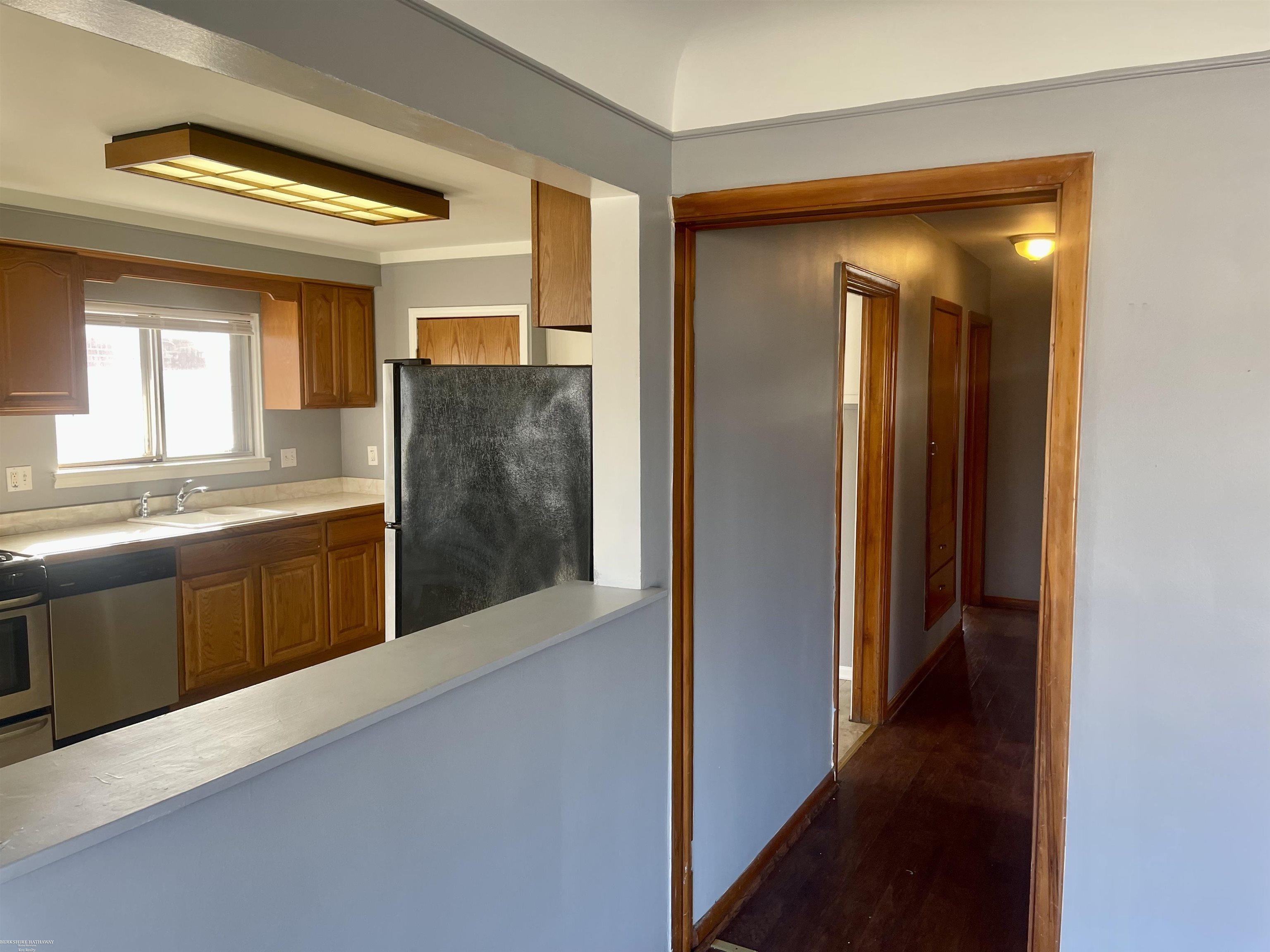 14868 Stephens Road Eastpointe, MI 48021 - Photo 4 of 18 50103018-3.JPG