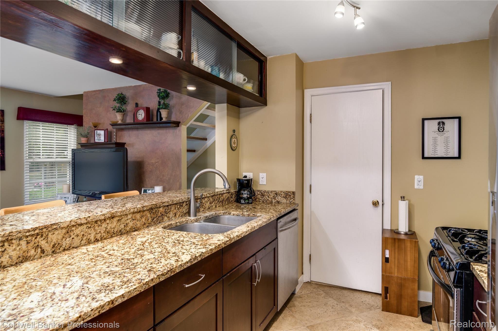 264 1st Street, Unit 15 Rochester, MI 48307 - Photo 8 of 21 a (8).jpg