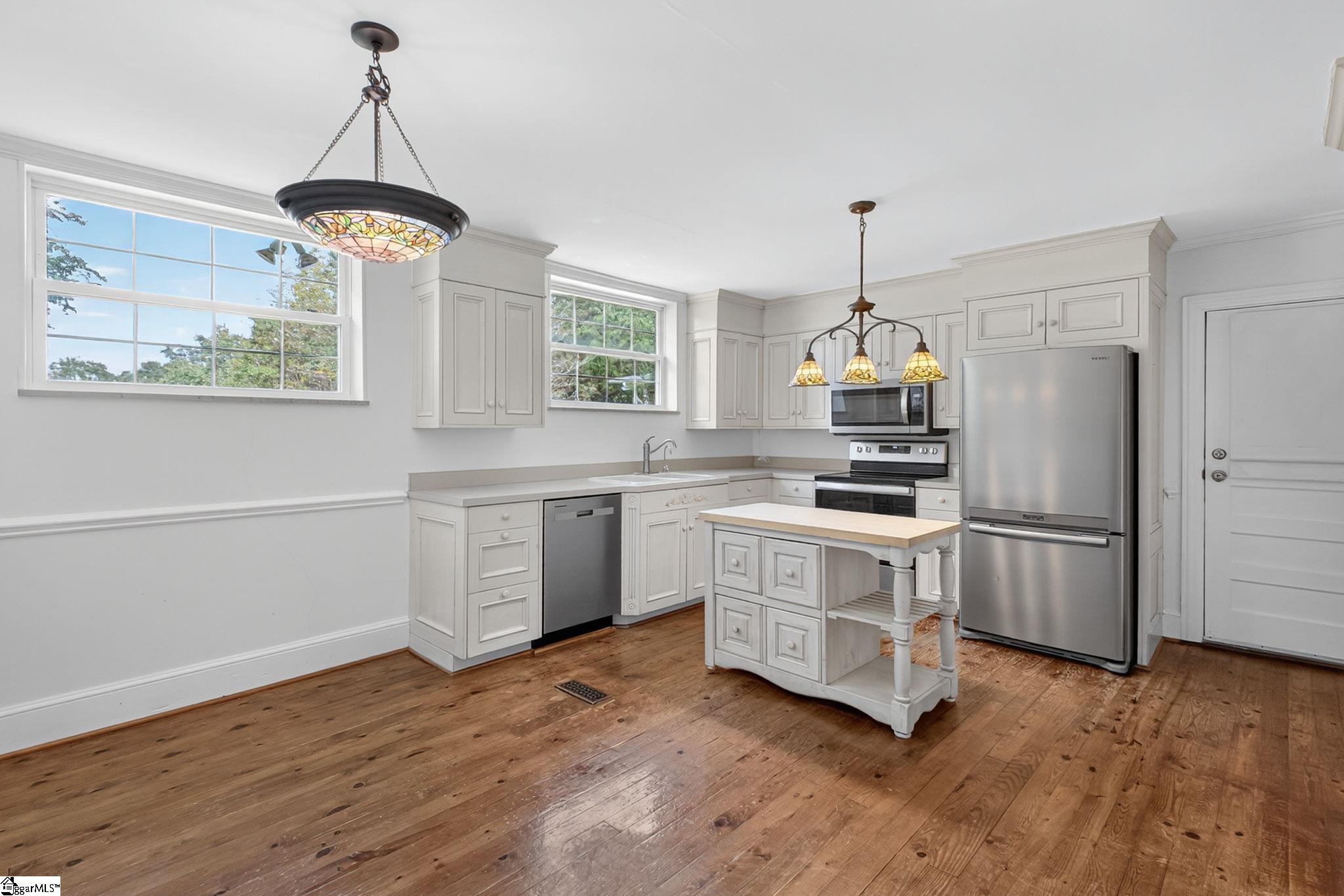 102 McBee Avenue Easley, SC 29640 - Photo 12 of 44