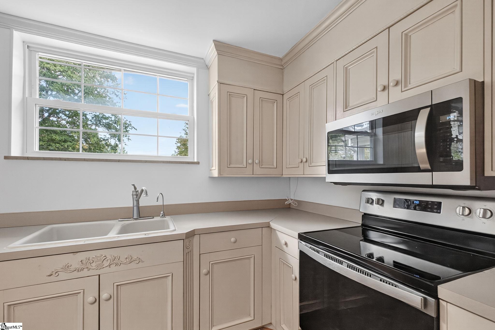 102 McBee Avenue Easley, SC 29640 - Photo 17 of 44