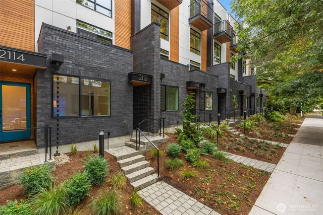 $1,248,000 | 2108 1st Avenue North, Seattle, WA 98109