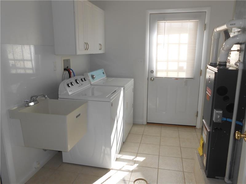 304 3rd Street Butler, PA 16001 - Photo 16 of 20 Utility room complete with washer/dryer tub