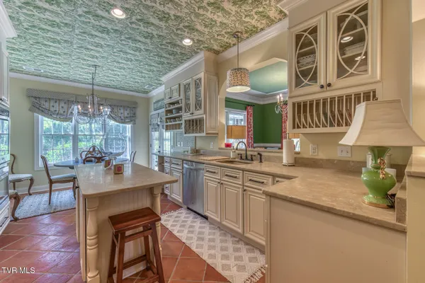 $570,000 | 2416 Edinburgh Channel Road, Kingsport, TN 37664