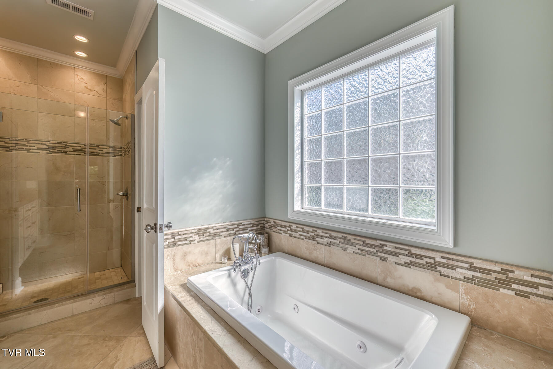 2416 Edinburgh Channel Road Kingsport, TN 37664 - Photo 22 of 52 Edinburgh Photo 20