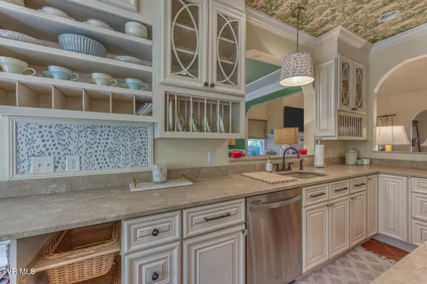 $570,000 | 2416 Edinburgh Channel Road, Kingsport, TN 37664