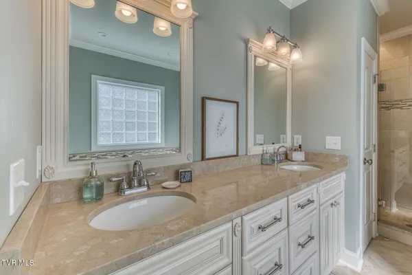 $570,000 | 2416 Edinburgh Channel Road, Kingsport, TN 37664