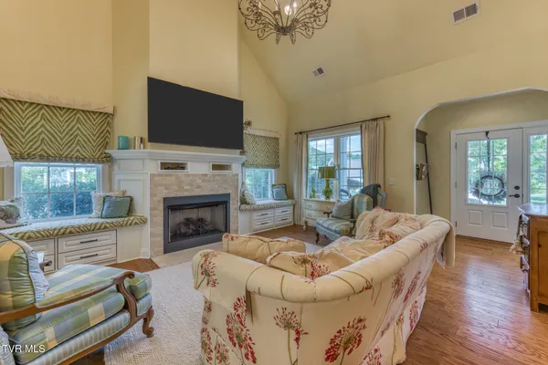 $570,000 | 2416 Edinburgh Channel Road, Kingsport, TN 37664