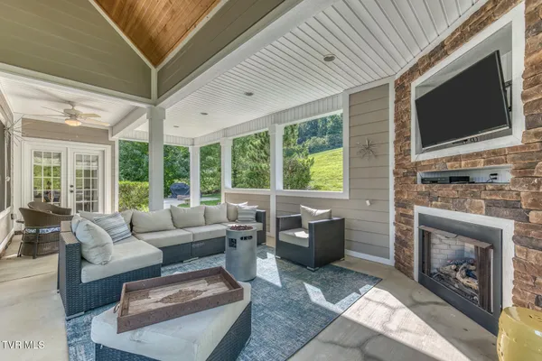 $570,000 | 2416 Edinburgh Channel Road, Kingsport, TN 37664