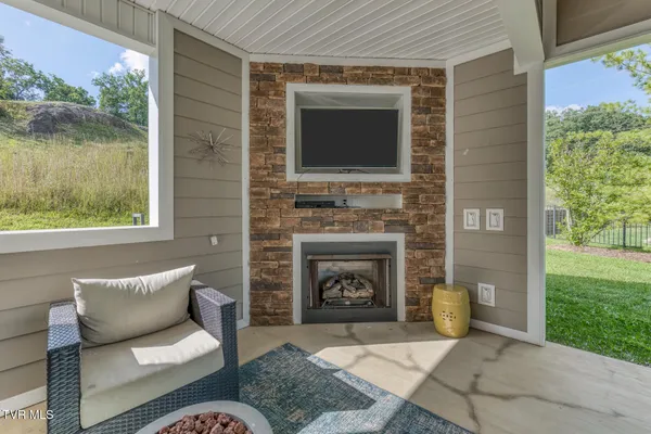 $570,000 | 2416 Edinburgh Channel Road, Kingsport, TN 37664