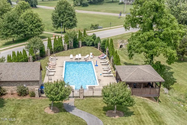 $570,000 | 2416 Edinburgh Channel Road, Kingsport, TN 37664
