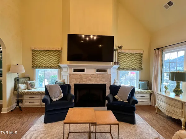 $570,000 | 2416 Edinburgh Channel Road, Kingsport, TN 37664