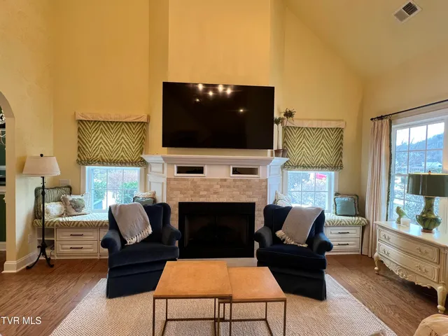 $570,000 | 2416 Edinburgh Channel Road, Kingsport, TN 37664