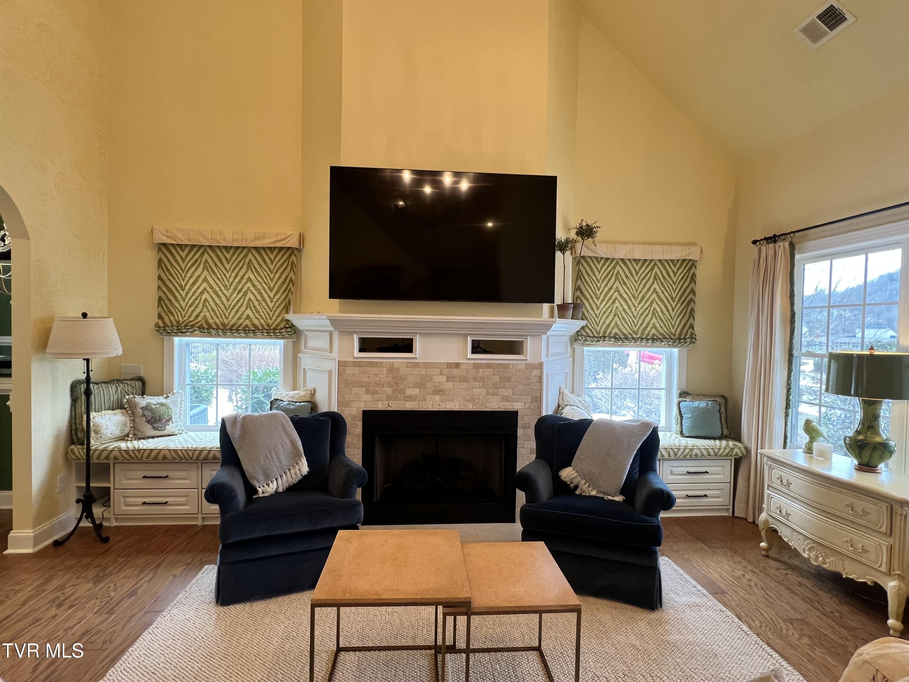 2416 Edinburgh Channel Road Kingsport, TN 37664 - Photo 9 of 60 Edin Living1