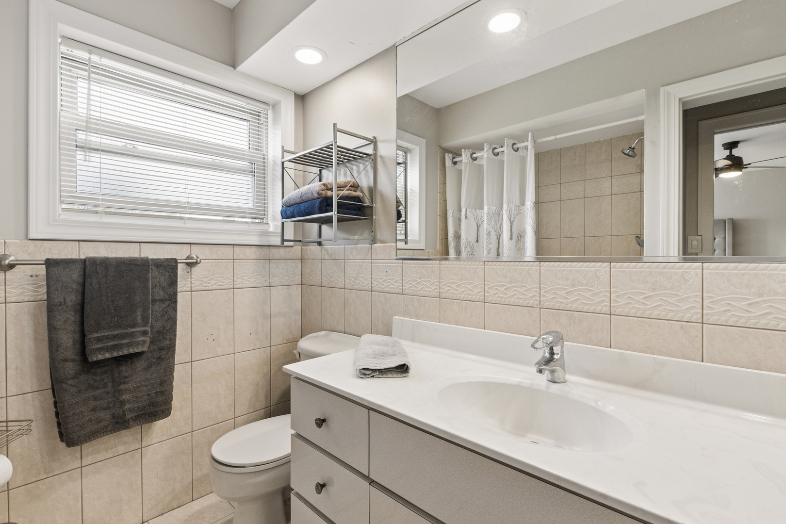 7911 West Rascher Avenue Chicago, IL 60656 - Photo 23 of 39 a bathroom with a sink toilet and shower