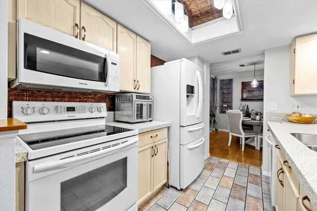 $3,800 | 2392 Hanover Drive, Dunedin, FL 34698