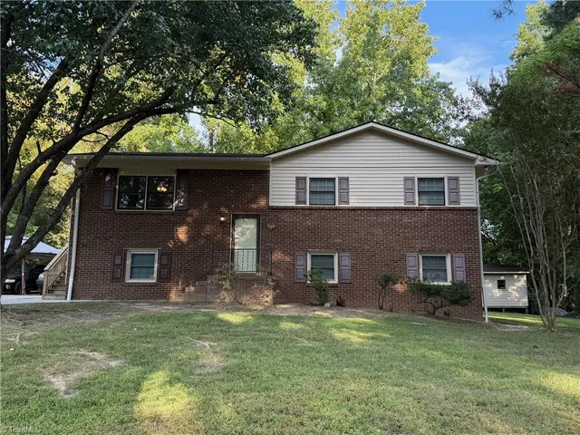 $199,000 | 220 Knollwood Drive, Eden, NC 27288