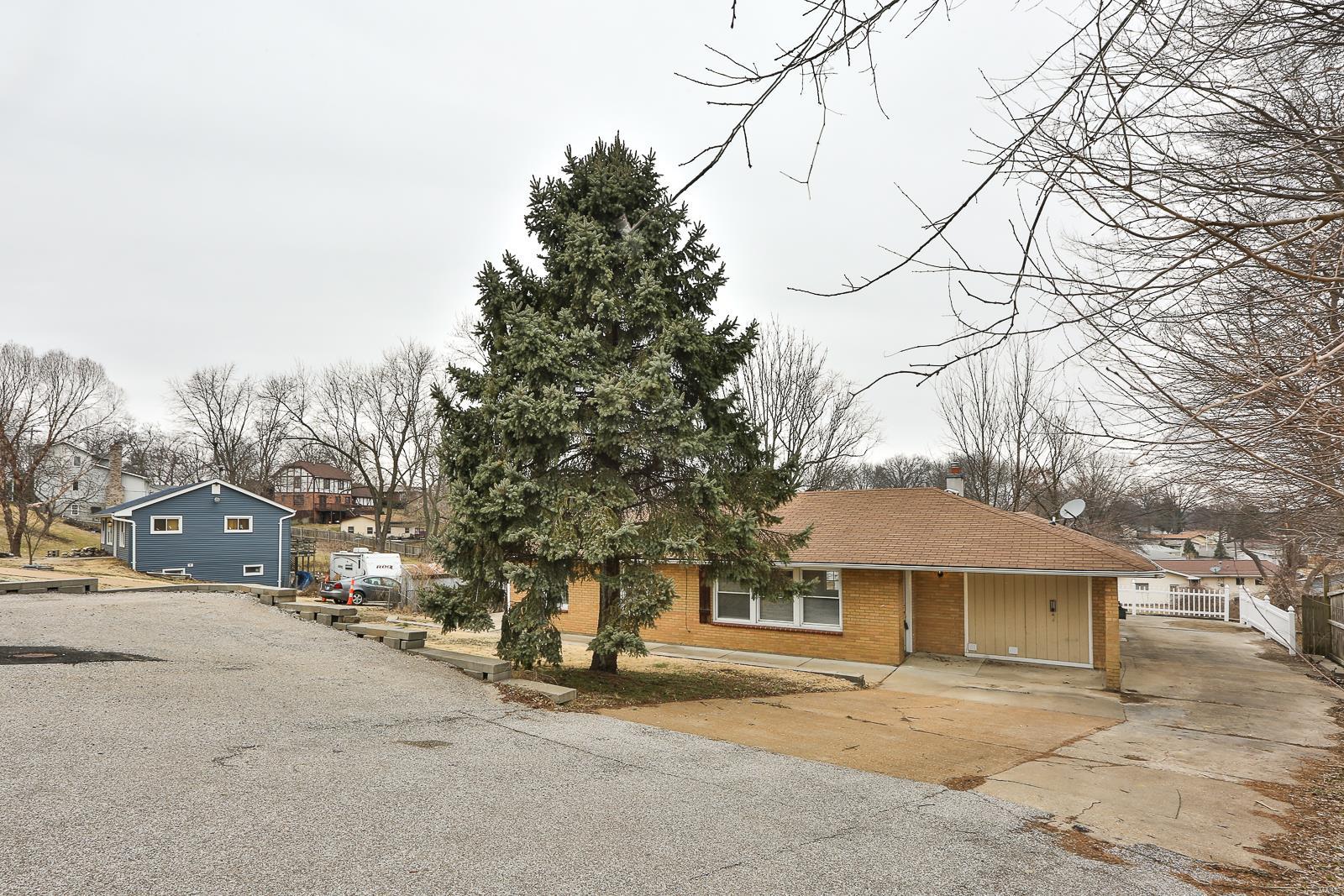 611 Magoffin Road St. Louis, MO 63129 - Photo 1 of 23 Gallery Image 1