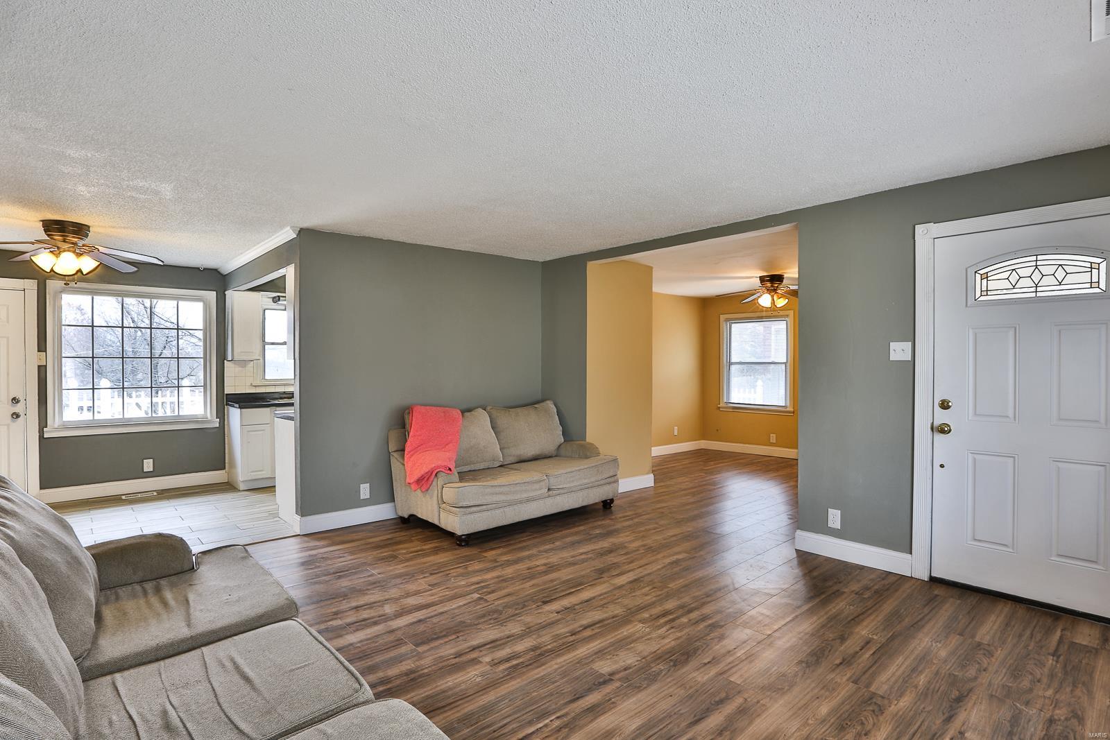 611 Magoffin Road St. Louis, MO 63129 - Photo 4 of 23 Gallery Image 4