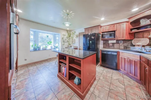 $379,900 | 18211 Deer Run Lane, St. James, MO 65559