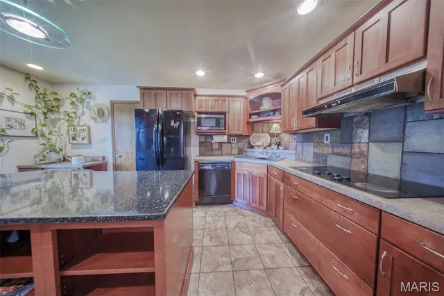 $379,900 | 18211 Deer Run Lane, St. James, MO 65559