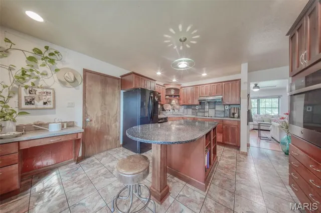 $379,900 | 18211 Deer Run Lane, St. James, MO 65559