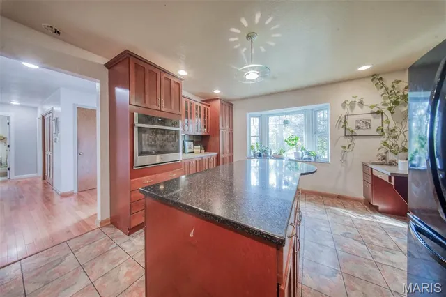 $379,900 | 18211 Deer Run Lane, St. James, MO 65559