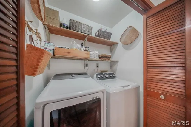 $379,900 | 18211 Deer Run Lane, St. James, MO 65559