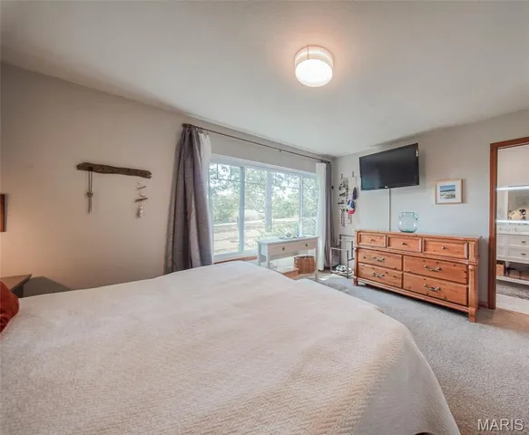 $379,900 | 18211 Deer Run Lane, St. James, MO 65559