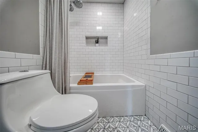 $379,900 | 18211 Deer Run Lane, St. James, MO 65559