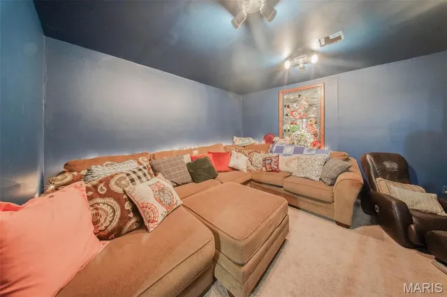 $379,900 | 18211 Deer Run Lane, St. James, MO 65559