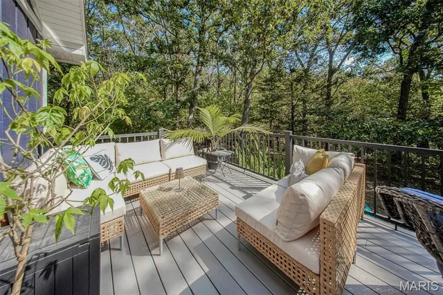 $379,900 | 18211 Deer Run Lane, St. James, MO 65559