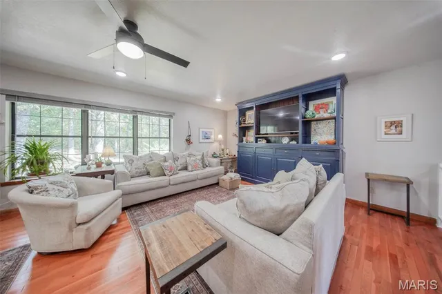 $379,900 | 18211 Deer Run Lane, St. James, MO 65559