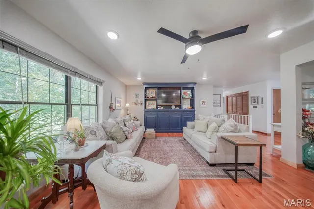 $379,900 | 18211 Deer Run Lane, St. James, MO 65559