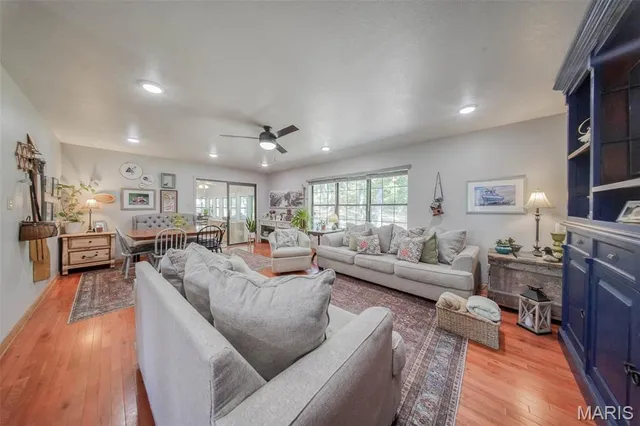 $379,900 | 18211 Deer Run Lane, St. James, MO 65559