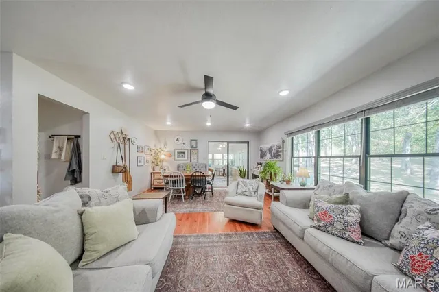 $379,900 | 18211 Deer Run Lane, St. James, MO 65559