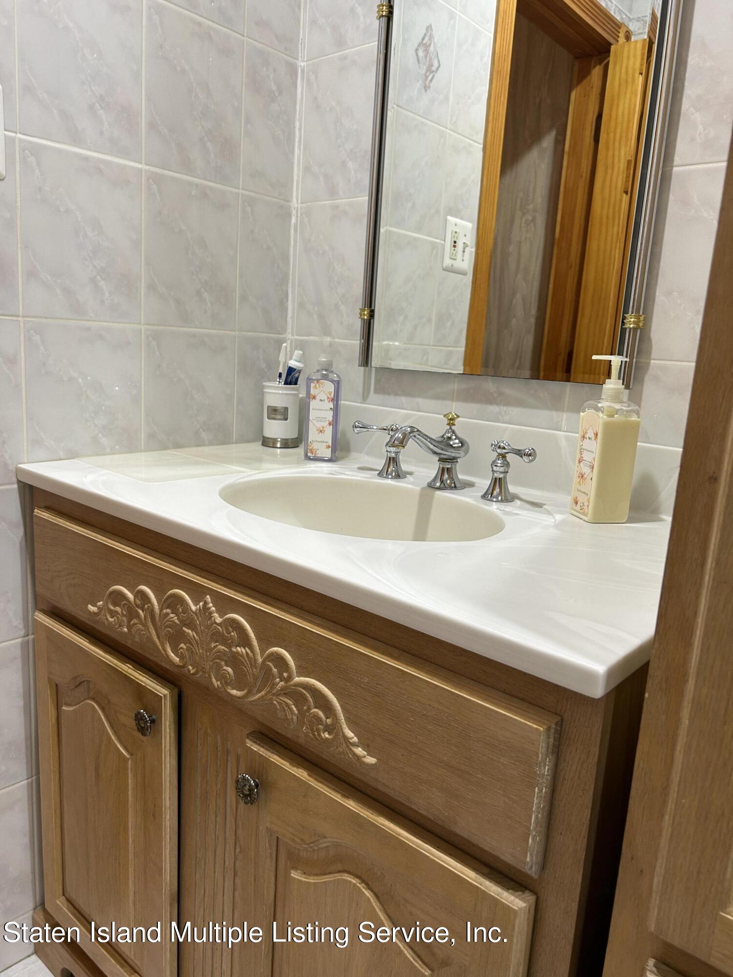 77 Birch Road Staten Island, NY 10303 - Photo 14 of 21 Half Bathroom