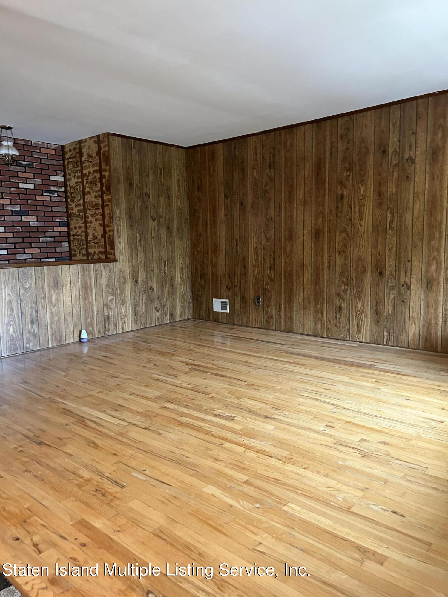 77 Birch Road Staten Island, NY 10303 - Photo 8 of 21 Living Room