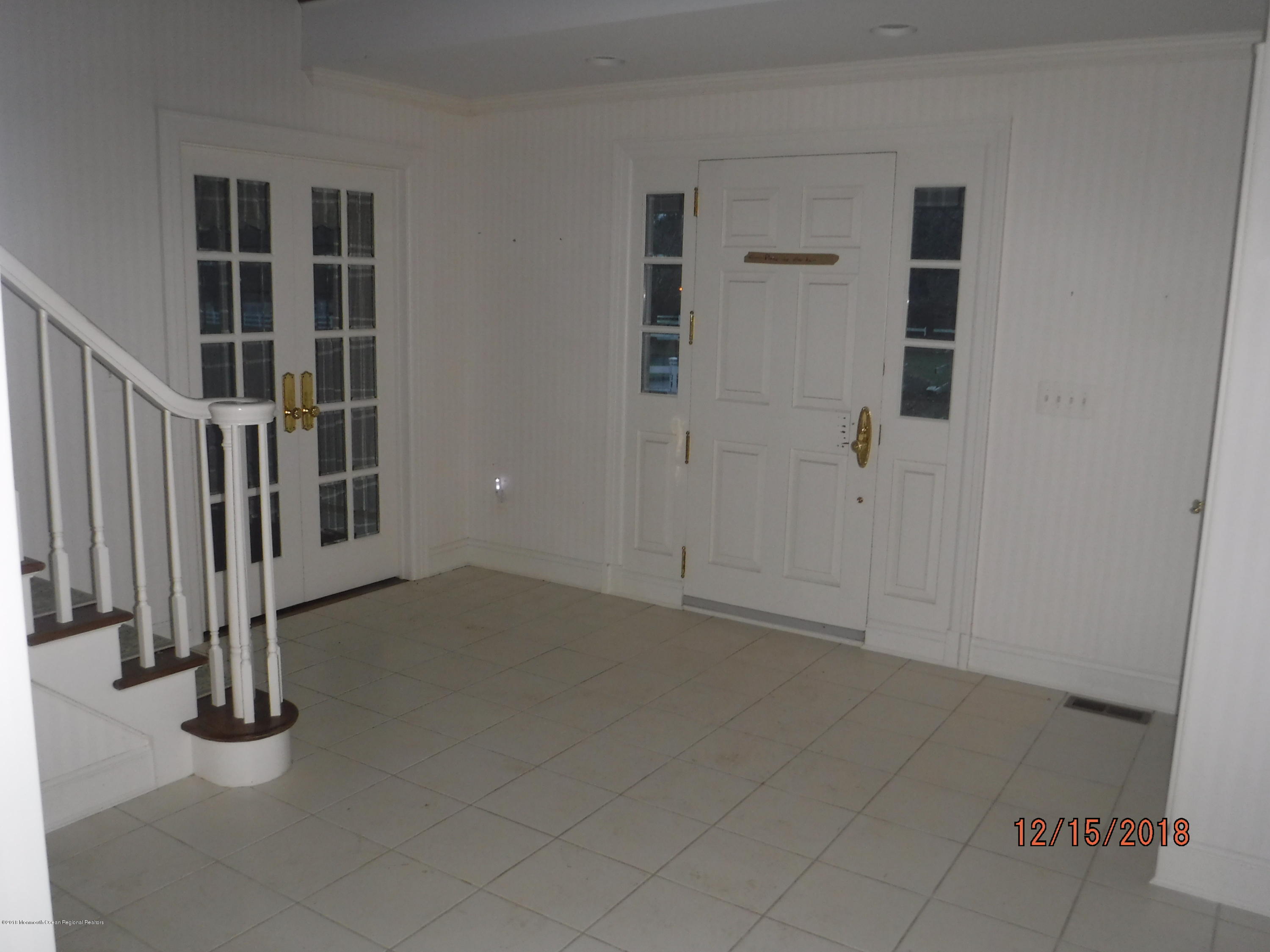 23 Paddock Lane Colts Neck, NJ 07722 - Photo 11 of 64 Foyer entrance