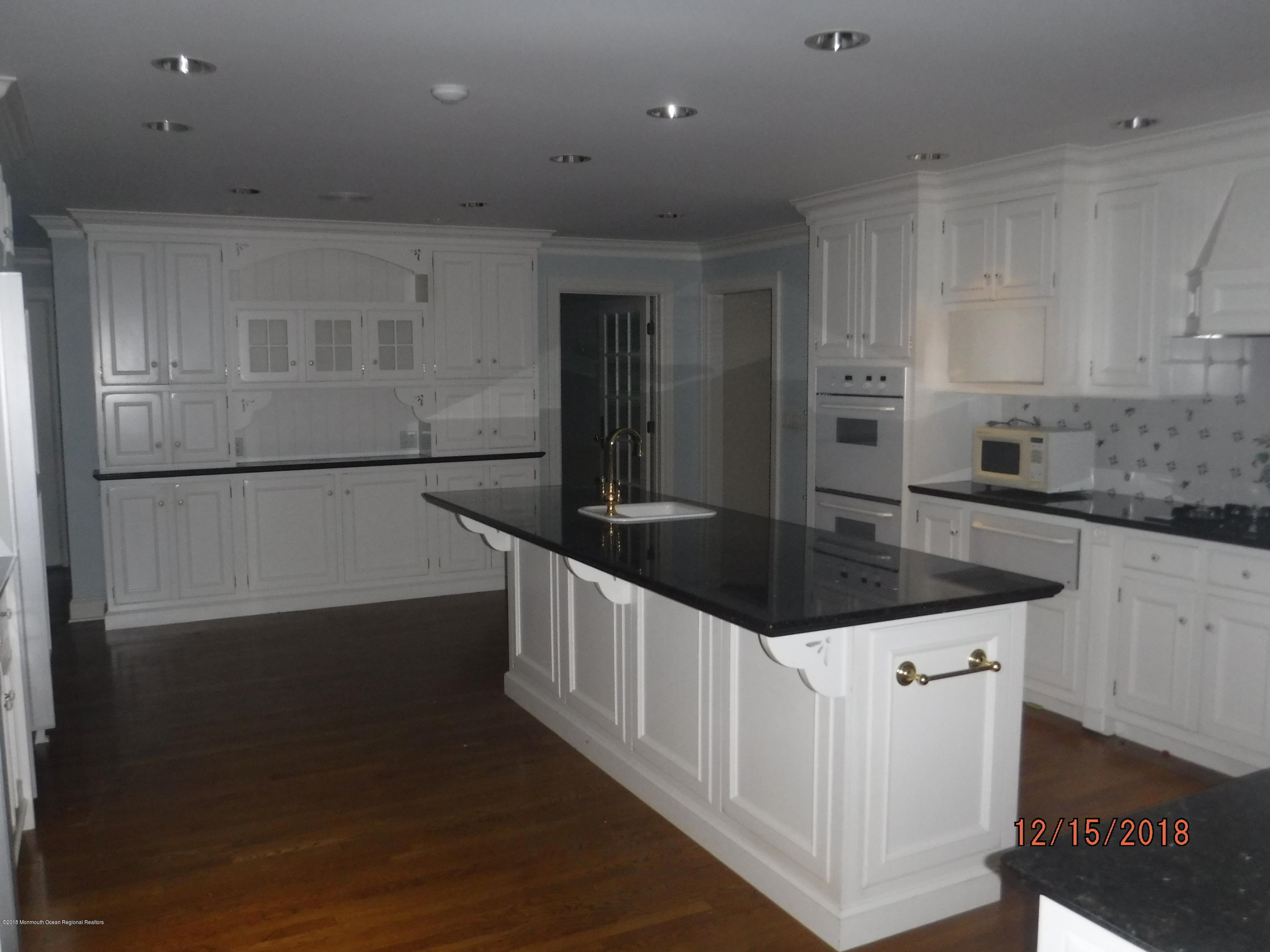 23 Paddock Lane Colts Neck, NJ 07722 - Photo 16 of 64 Kitchen view 3