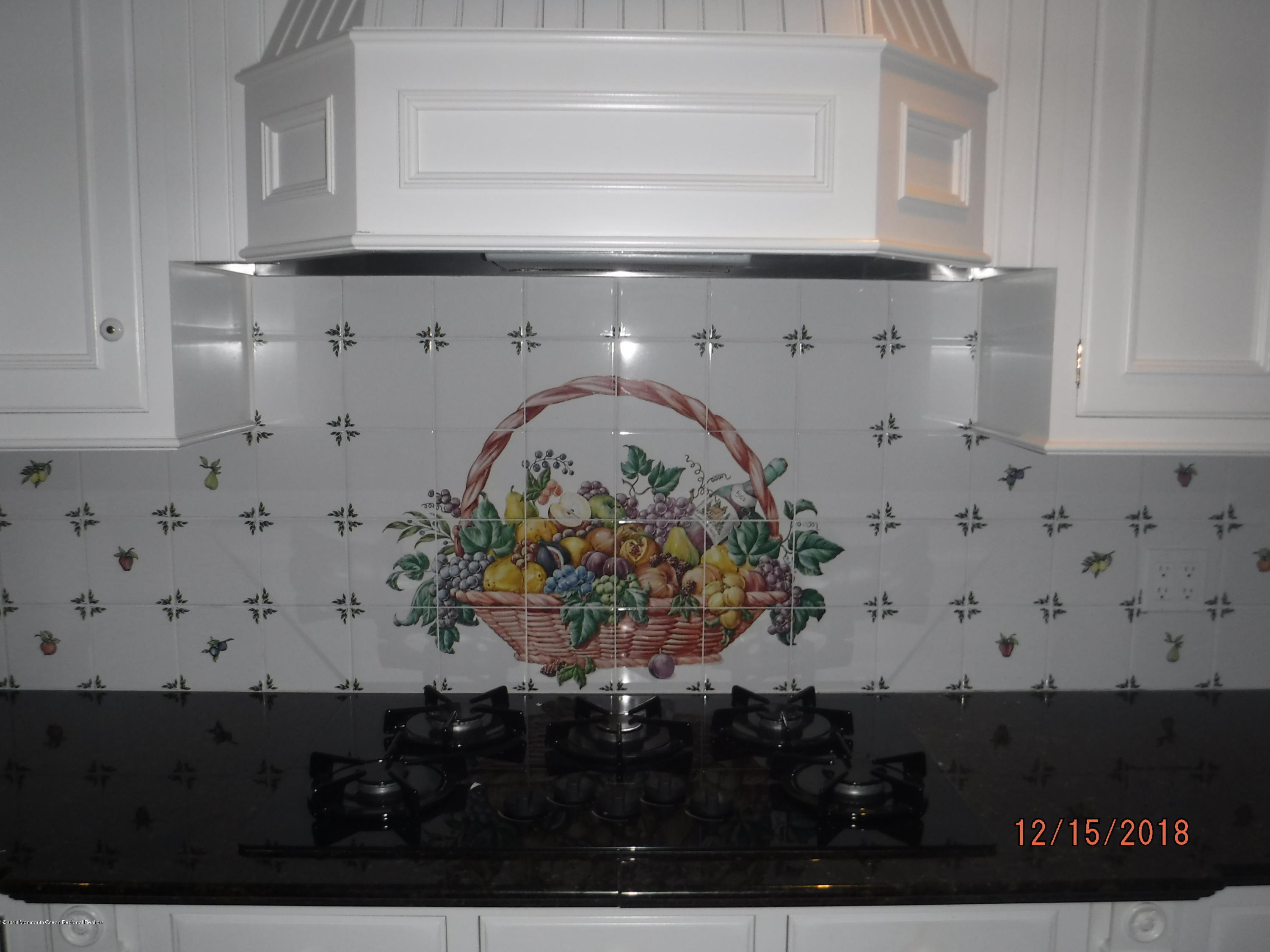 23 Paddock Lane Colts Neck, NJ 07722 - Photo 18 of 64 Kitchen cooktop